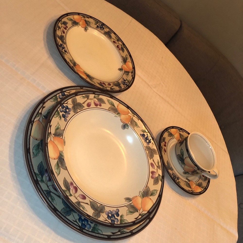 Mikasa Garden Harvest 5 pc place setting - Picture 2 of 2